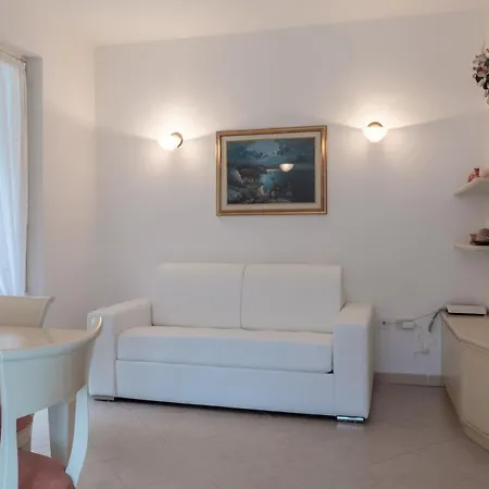 Vittoriale - Pool And Parking * Gardone Riviera