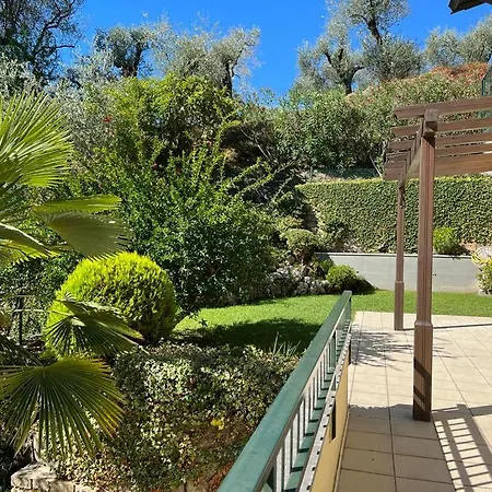 Vittoriale - Pool And Parking Apartment